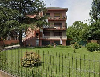 Immobile in asta di 173 m² con 5 locali e box auto
