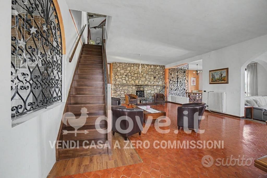 Appartamento di 230 m² con 5 locali a Calcinaia - Altro
