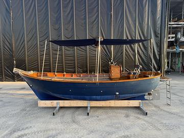 Splendido Gozzo 6m in Teak e Vetroresina