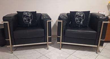 Poltrone in similpelle nera mod. LC2 Le Corbusier
