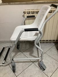 Sedia a rotelle per doccia disabili