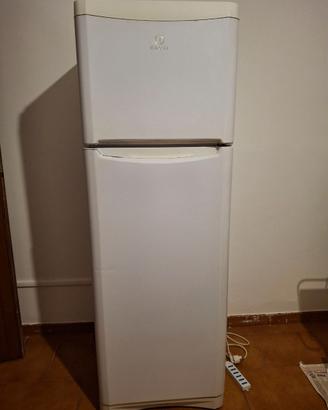 Frigorifero doppia porta Indesit classe A