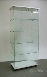 vetrina in cristallo con porte