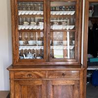 Antica credenza in Noce