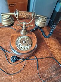 Telefono vintage a disco in legno noce e ottone
