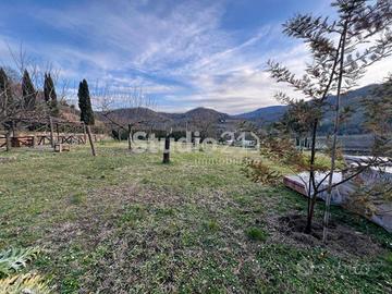Villa di 80 m² con 5 locali e posto auto a Greve i