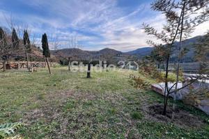 Villa di 80 m² con 5 locali e posto auto a Greve i