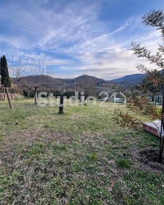 Villa di 80 m² con 5 locali e posto auto a Greve i