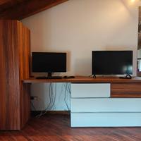 Scrivania da mobiliere + monitor 27" Samsung 