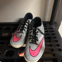 Scarpe calcetto nike.