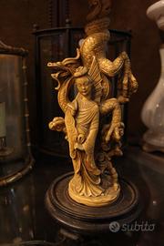 Lampada antica con cappello in pergamena