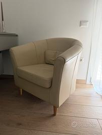 Poltrona in vera pelle color crema beige