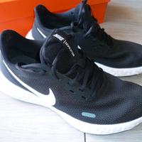 Nike Revolution 5