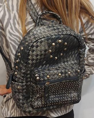 zaino donna in ecopelle con borchie