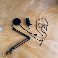 Microfono con asta supporto scrivania.