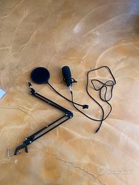 Microfono con asta supporto scrivania.