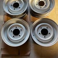4 cerchi in ferro per land rover defender.