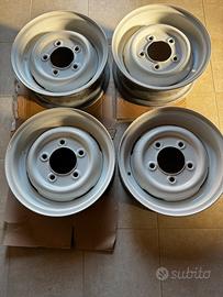 4 cerchi in ferro per land rover defender.