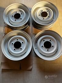 4 cerchi in ferro per land rover defender.