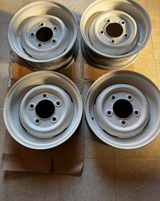 4 cerchi in ferro per land rover defender.