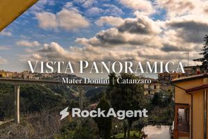 Appartamento di 200 m² con più di 5 locali a Catan