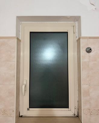 Finestra in alluminio + persiana verde