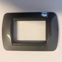 Placca tre moduli Living ticino