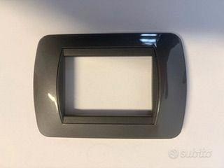 Placca tre moduli Living ticino