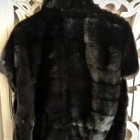 Gilet nero lucido in pelliccia tg. 44/46