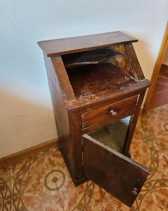 Comodino retrò rivisitato