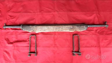 Asse antico in ferro battuto per carretto dell'800