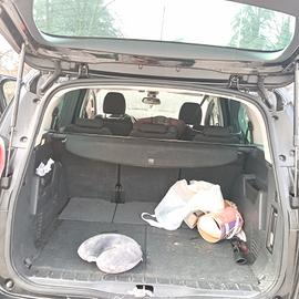 Peugeot 5008 anno 2011