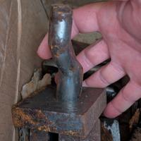 piastra con perno a saldare per cancello