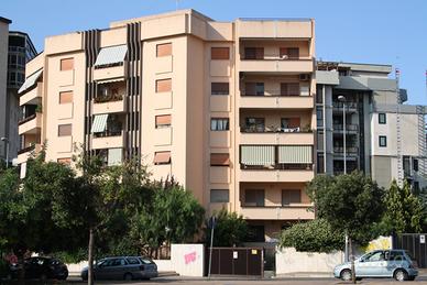 Ampio posto auto in garage. Via Salvemini