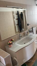 Mobile bagno con specchio grande con led