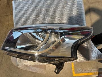 fanale anteriore sinistro renault trafic 2016