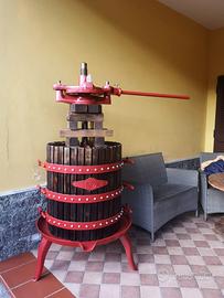 Torchio per uva restaurato