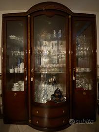 Vetrina in radica di noce