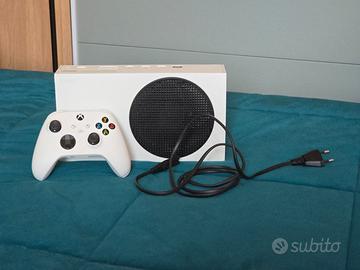 X box sere s con gamepad leggermente difettoso