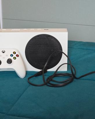 X box sere s con gamepad leggermente difettoso