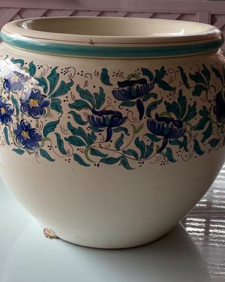 Vaso in terracotta decorato a mano