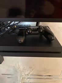 Playstation 4  1 tb + un controller e 2 giochi