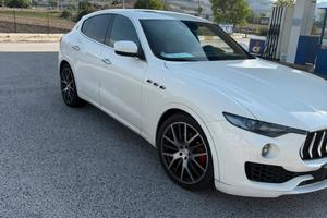 Auto Maserati levante