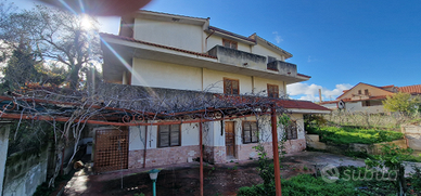 Villa più capannone