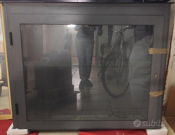 Vetrina da negozio per esporre merce all'esterno