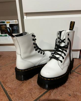Dr. Martens bianche con platform – Numero 36
