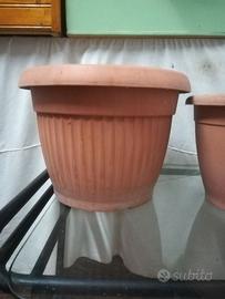 vasi e sottovasi in plastica