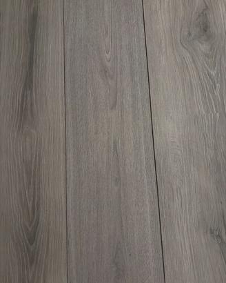 Pavimento effetto legno grigio (laminato/LVP)