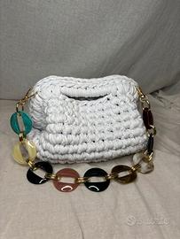 Borsa clutch bianca con manico uncinetto
