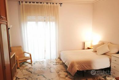 Stanza zona Cittadella Policlinico con posto auto